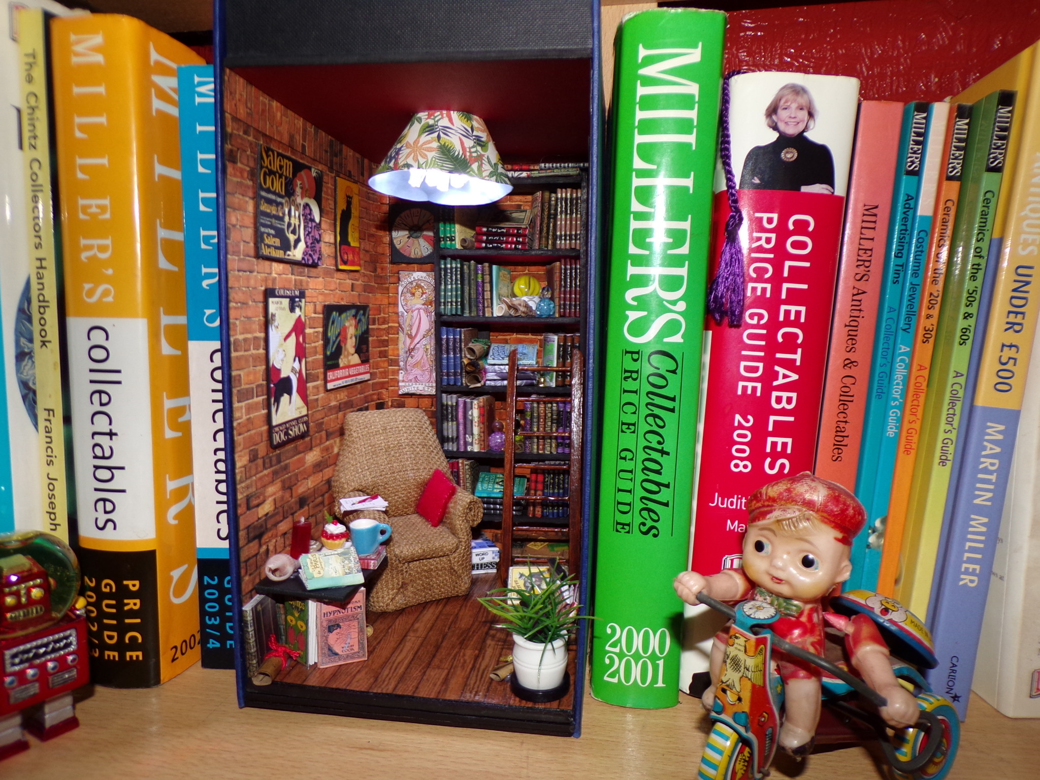 Book Nook shelf dioramas